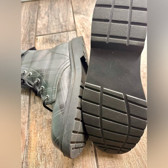 Green and black Plaid grunge boots Sz 11 - Picture 4 of 11